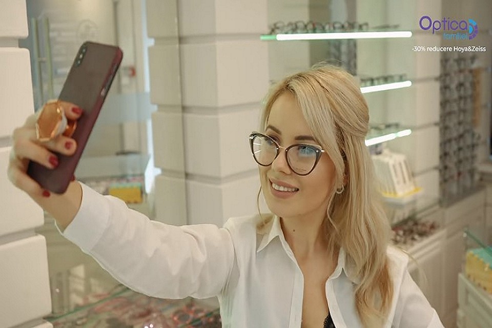 Приобрести японские линзы HOYA и немецкие линзы ZEISS, а также оправы для очков можно с 30 процентной скидкой
