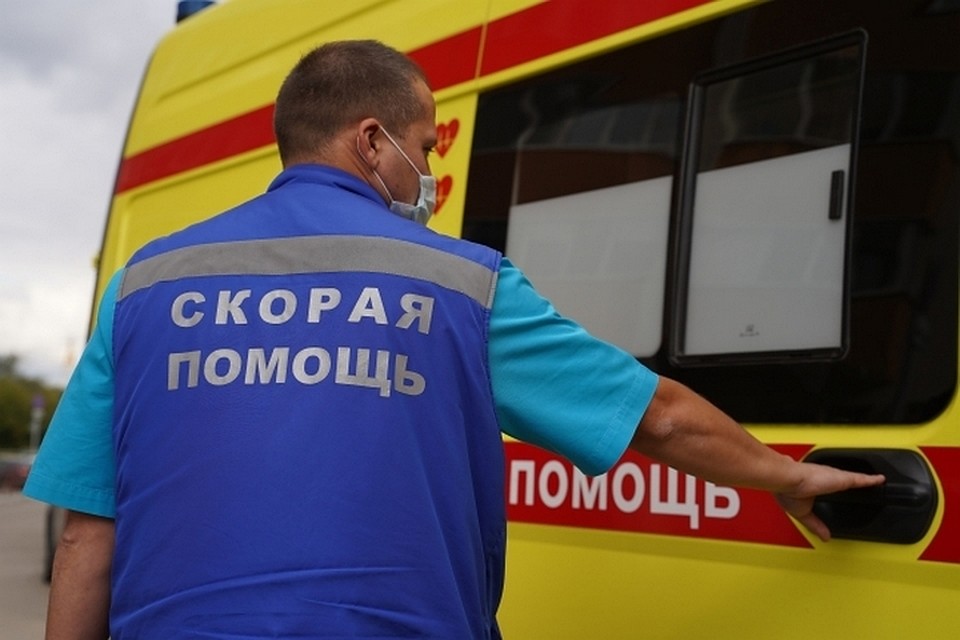Девушка несколько раз ударила фельдшера по голове