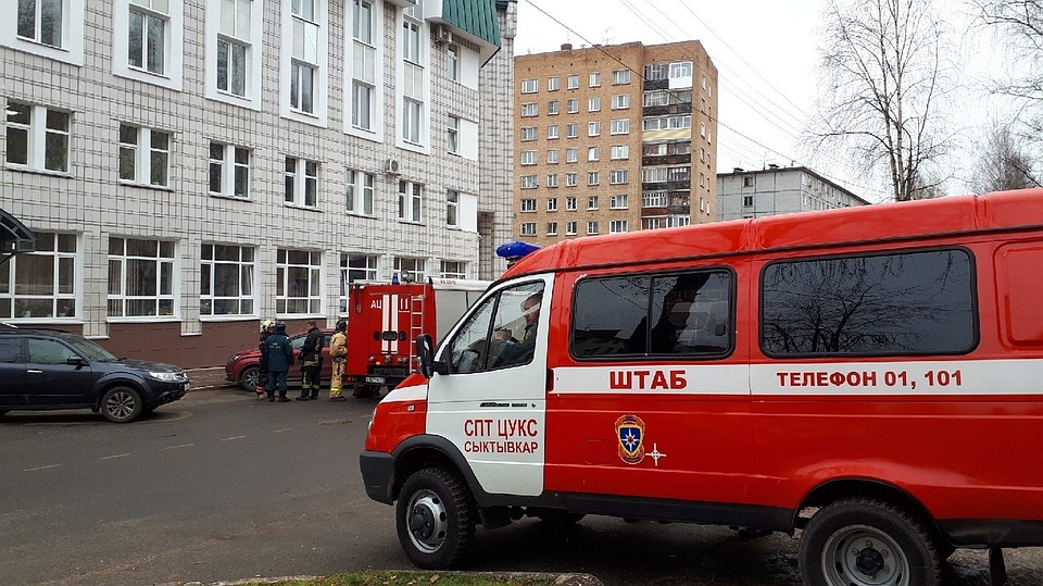 В настоящее время здание обследуют