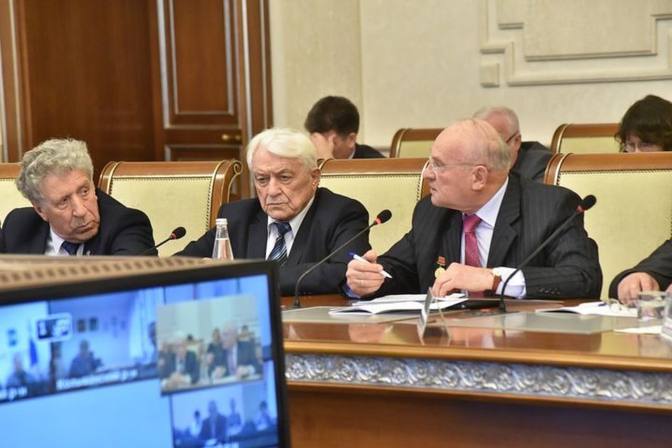 В региональном правительстве прошло заседание, на котором обсудили подготовку к Году памяти и славы. Фото: nso.ru