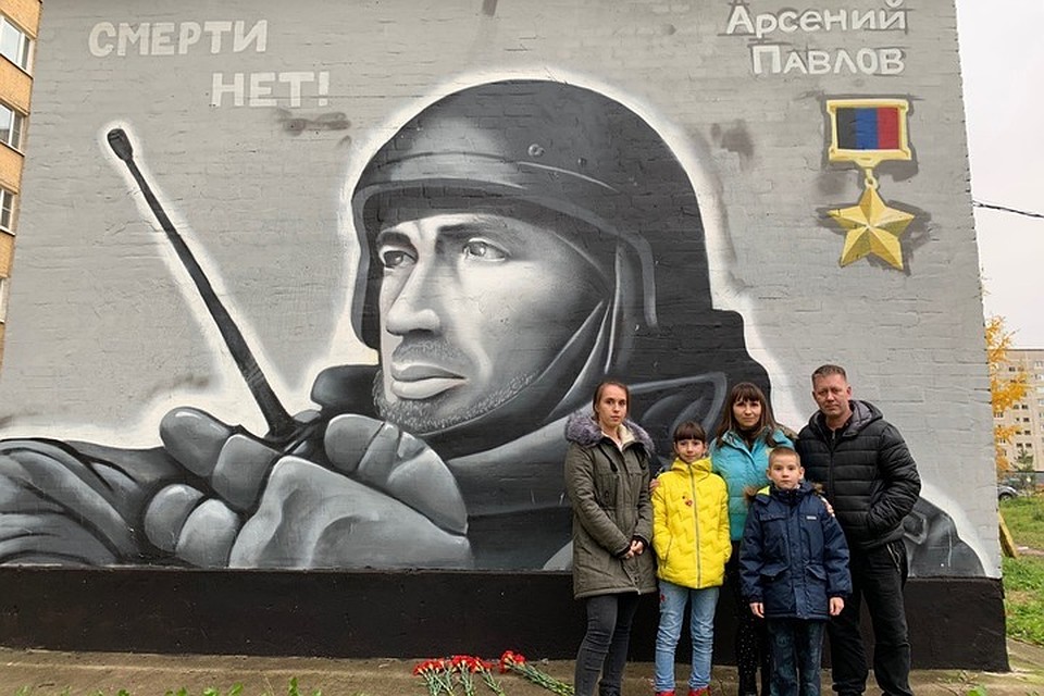 Знаменитое граффити Моторолы в Питере. Фото: архив Германа Владимирова