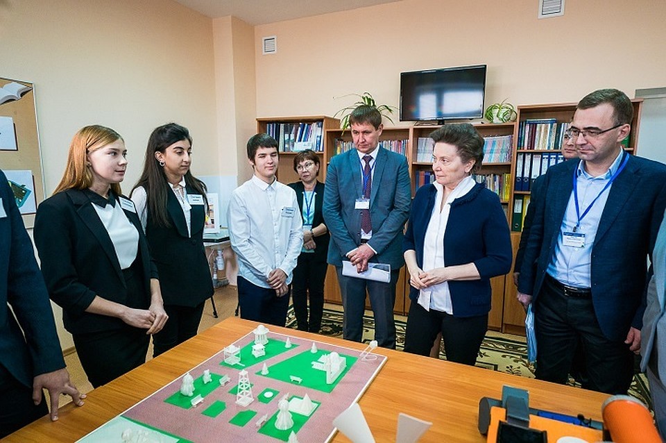 Школьники Горноправдинска представили губернатору Югры «Парк мечты». Фото с сайта правительства Югры