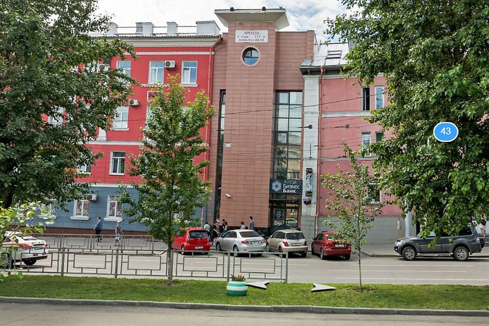 Узкий бизнес-центр в Барнауле. Фото: скриншот yandex.ru/maps