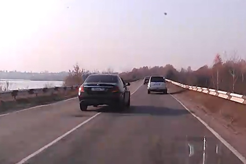 Автор видео надеется, что нарушителя найдут и накажут. Скриншот с видео vk.com, "Нарушение ПДД Брянск".