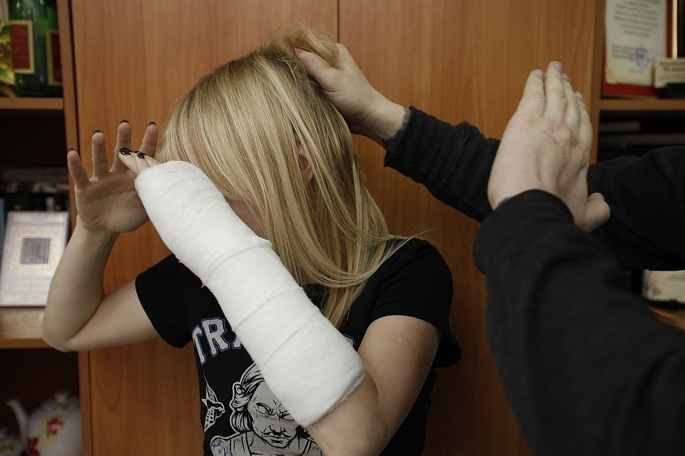 19-летняя девушка после операции вынуждена скрываться от мужа