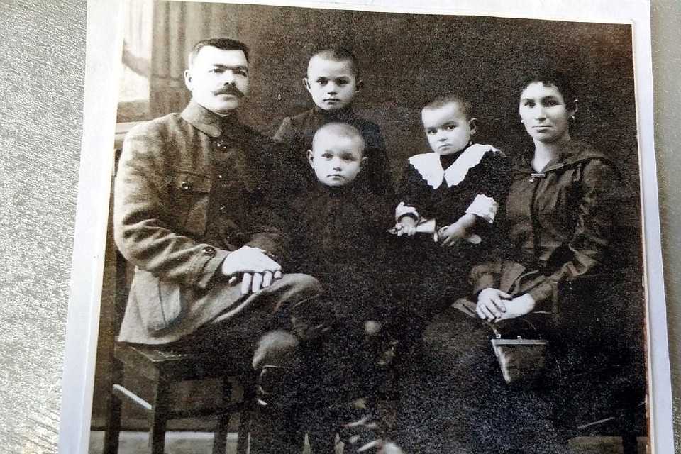 Семья Феоктистовых, 1915 год. Фото: личный архив.