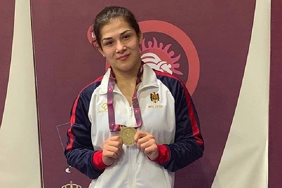 Анастасия завоевала "серебро" молодежного чемпионата мира по борьбе.
