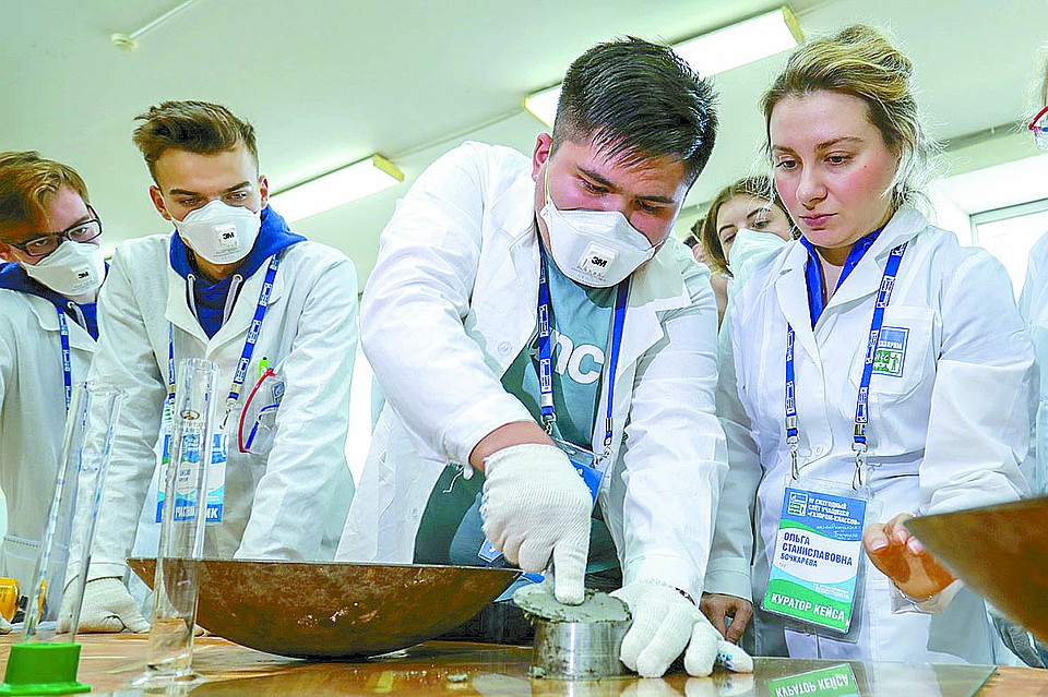 Первый в Тюмени «Газпром-класс» появился в 2016 году. Фото - " IV Ежегодный слет учащихся "Газпром-классов"".