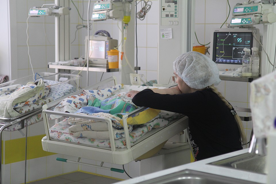 Ангарчанки едут рожать в иркутские роддома.