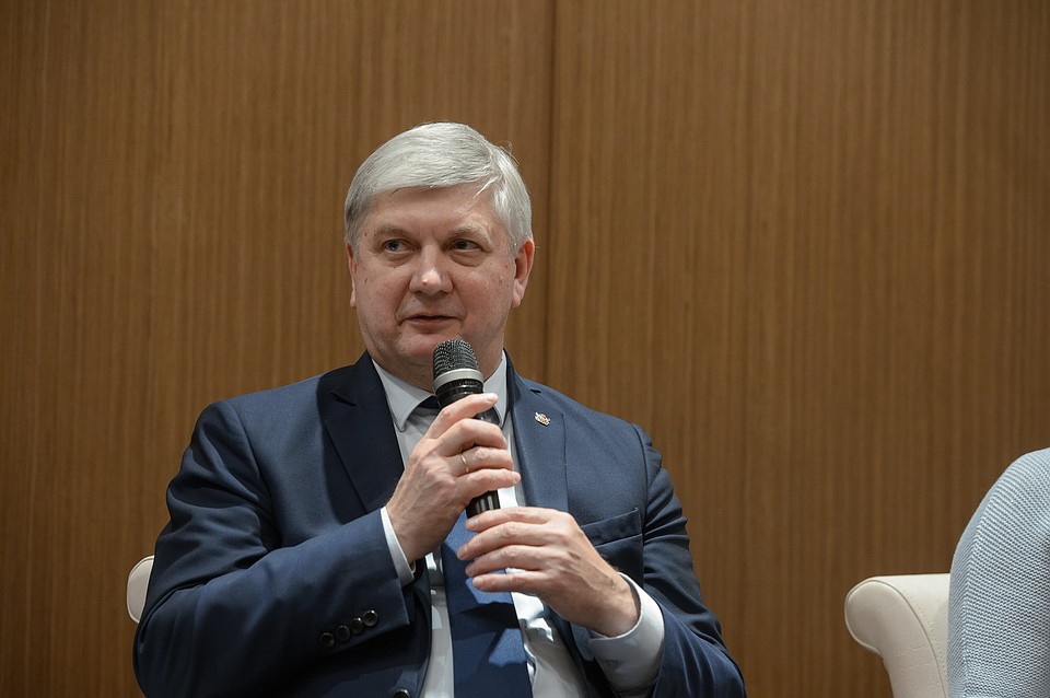 Александр Гусев пообещал приглашать членов Экспертного совета на важные совещания в правительстве области.