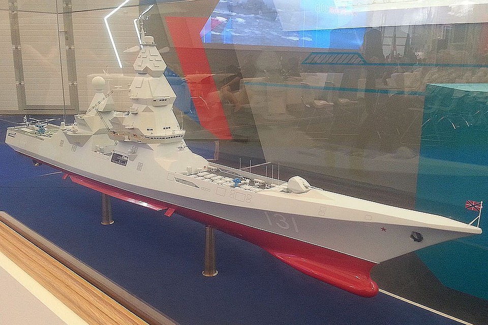 Макет эсминца проекта 23560 на выставке «Армия 2015». Фото Artem Tkachenko / Википедия