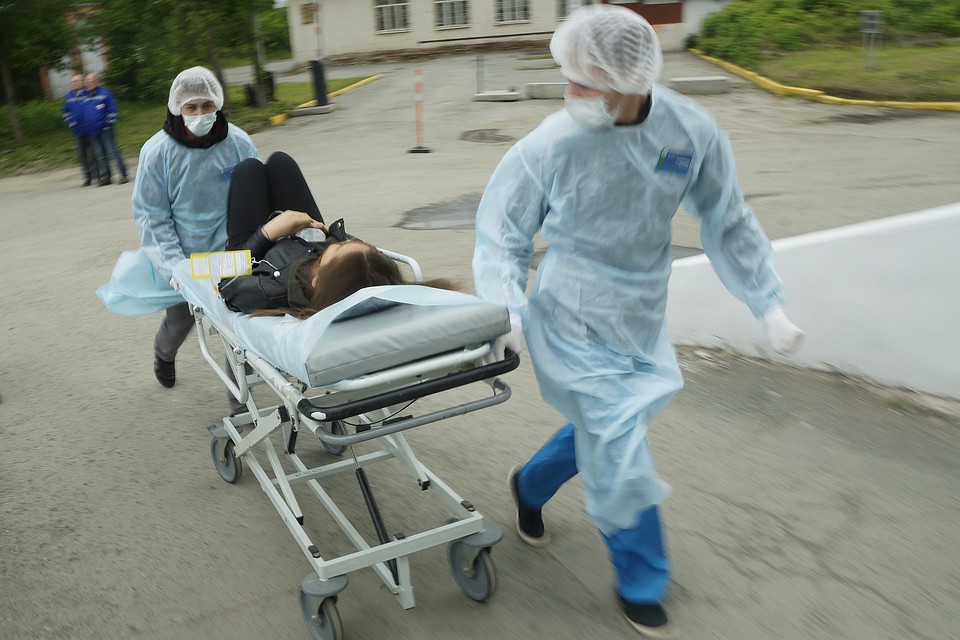 Люди попали в больницу после визита в бар.
