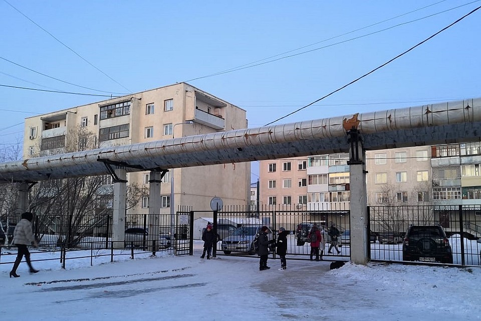 В школе №23 в две смены учатся около 1200 детей.