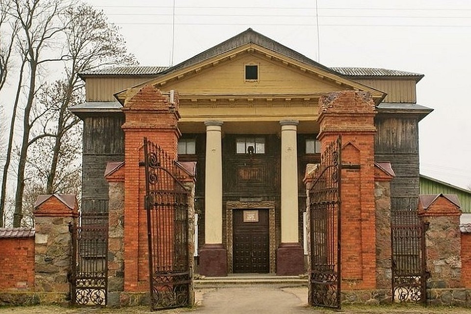 В бывшем костеле в последние годы размещалось здание ДК. Фото: Белорусская универсальная товарная биржа