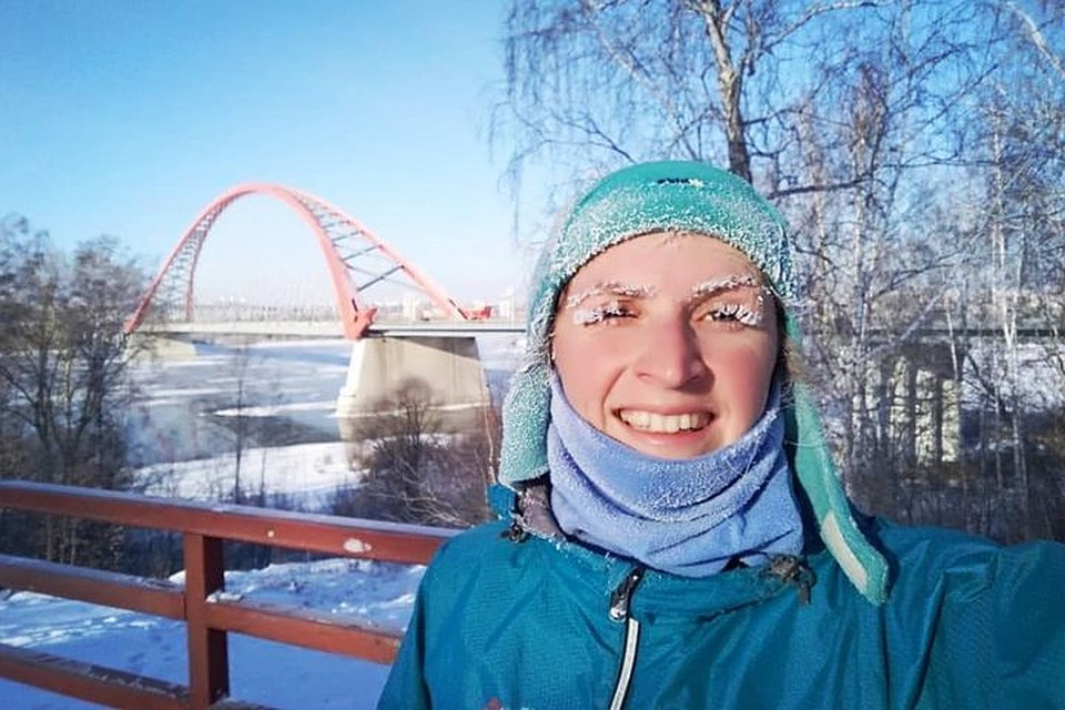 Мороз зацепил не только ресницы, но и брови девушки. Фото: alyonka_alp