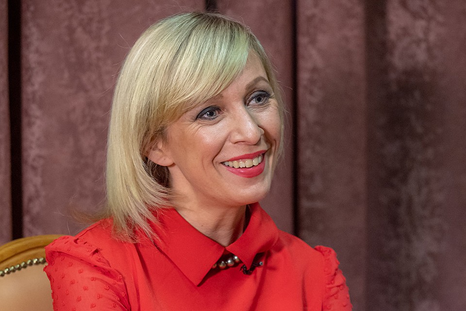 Мария Захарова рассказала, что каждую неделю на брифингах в министерстве ей дарят разные подарки.
