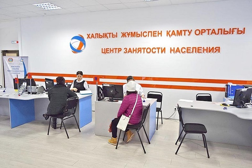 В суровых реалиях нынешнего времени на рынке труда выпускники вузов и колледжей являются самой незащищенной категорией.