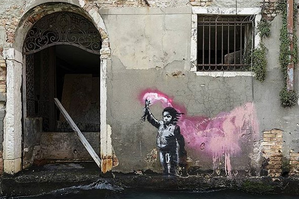 Граффити появилось в Венеции весной этого года. Фото: instagram.com/banksy