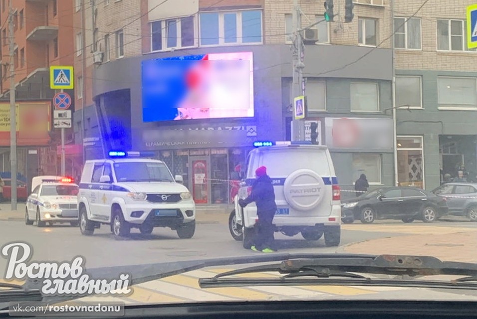 На месте работает полиция. Фото: группа ВК "Ростов-Главный".