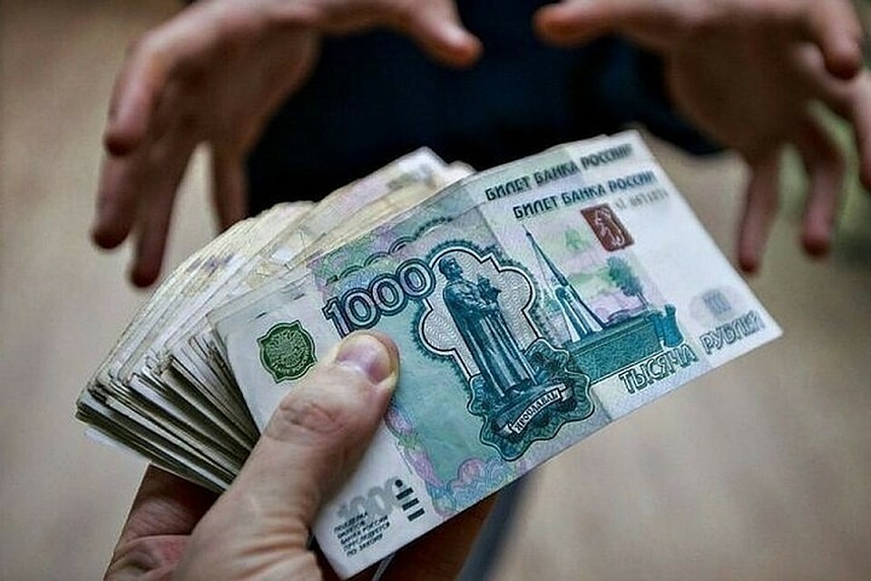 В Краснодаре за взятку в 40 тысяч рублей осудят сотрудников отдела миграционного контроля