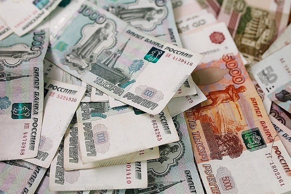 Утверждается, что деньги в руки злоумышленники не брали, просили перевести на банковские карты.