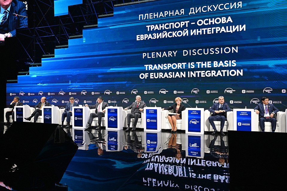 В Гостином дворе проходит форум «Транспортная неделя». Фото: Пресс-служба форума