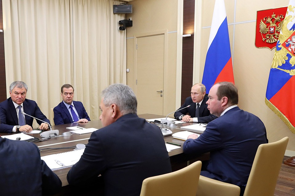 Президент РФ Владимир Путин на совещании с постоянными членами Совета безопасности РФ в Ново-Огарево. Фото: Екатерина Штукина/ТАСС