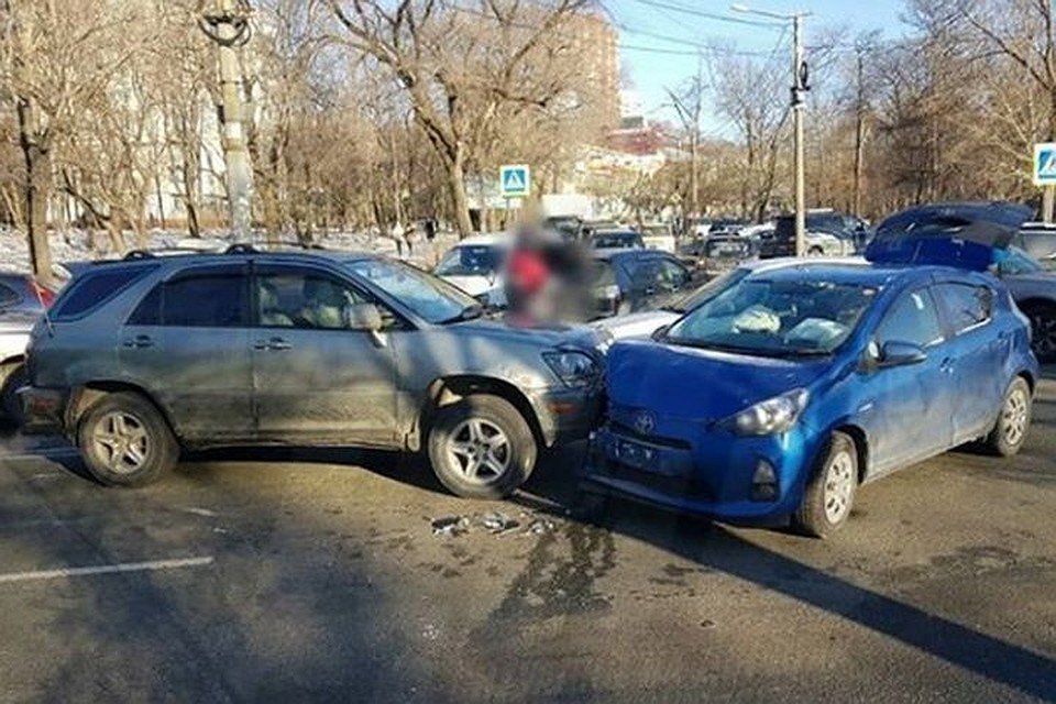 Три автомобиля не поделили дорогу на Русской. Фото: AK_VDK, Dps_vl