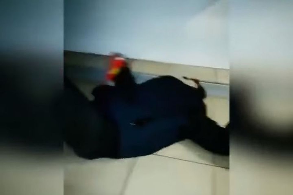 Аналогичное ЧП произошло в одном из Тверских ТЦ: там один из мальчиков, нюхающий баллончик, умер. Фото: pikabu.ru
