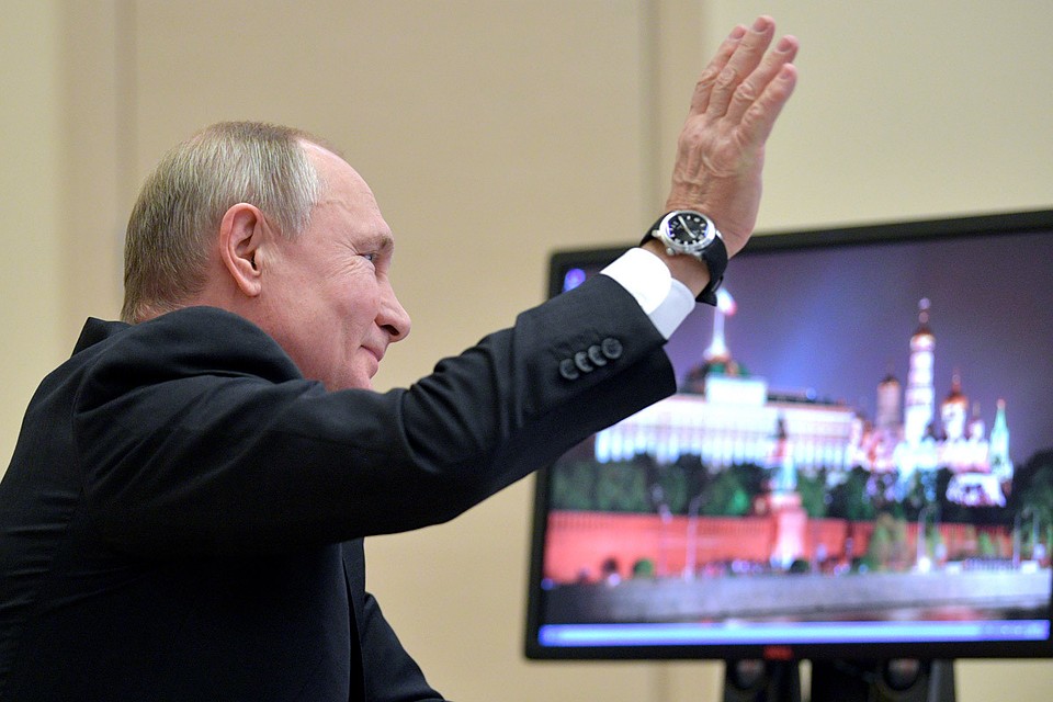 Президент России Владимир Путин принял участие во Всероссийском открытом уроке "Школа завтрашнего дня" в режиме телемоста в резиденции Ново-Огарево. Фото: Алексей Дружинин/пресс-служба президента РФ/ТАСС