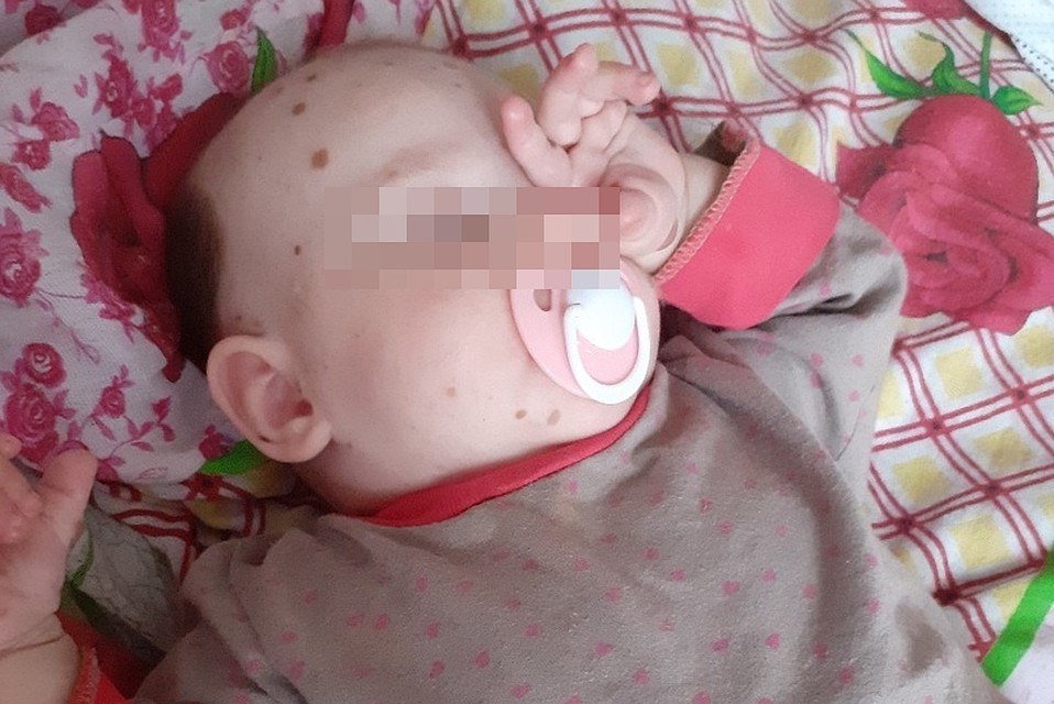 Вика готовится к первой поездке в Питер. Фото: из семейного архива.