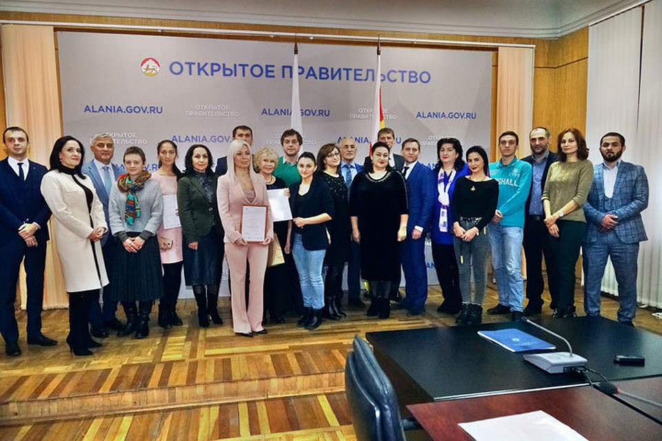 После церемонии участники регионального отбора сделали фото на память. Фото Залины Губуровой.