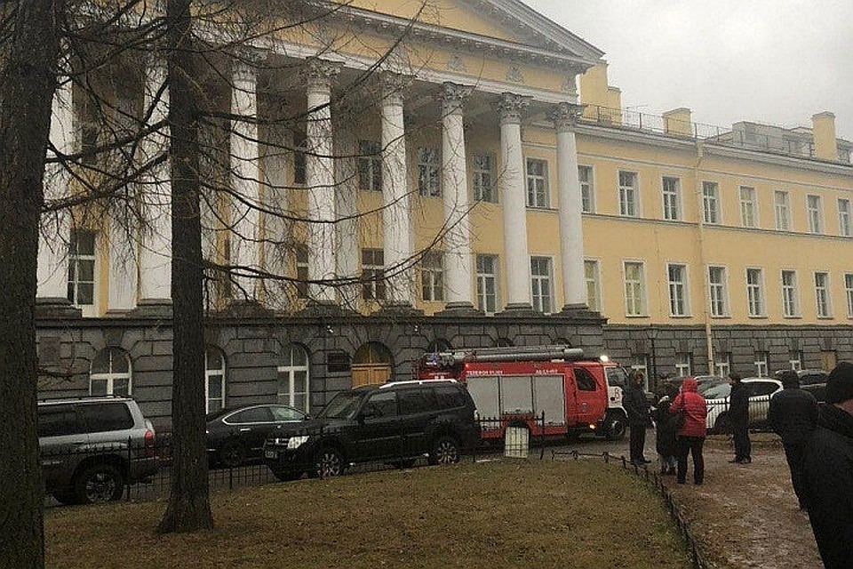Из-за минирования судов пришлось эвакуировать больше 1300 человек. Фото: Объединенная пресс-служба судов СПб