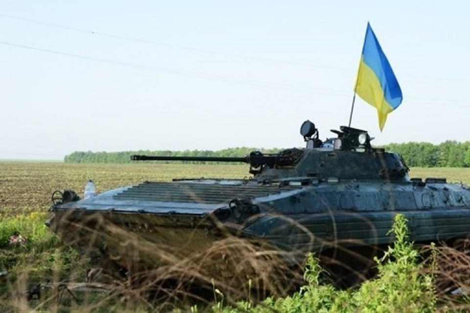 Штурмовая бригада незалежной пригнала бронетехнику к участку разведения сил у Петровского. Фото: Минобороны Украины