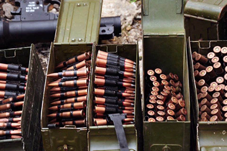 Украинские полицейские нашли в Старобельске оружейный тайник националистов. Фото: ВКонтакте/Луганск