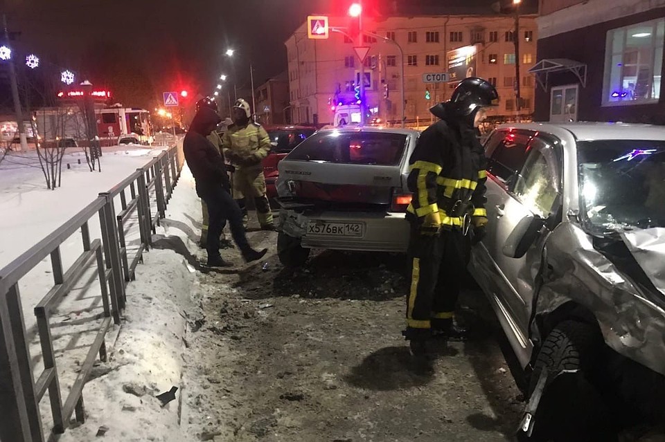 ДТП на ул. Профинтерна. Фото: Артем Андрюков в Barnaul 22