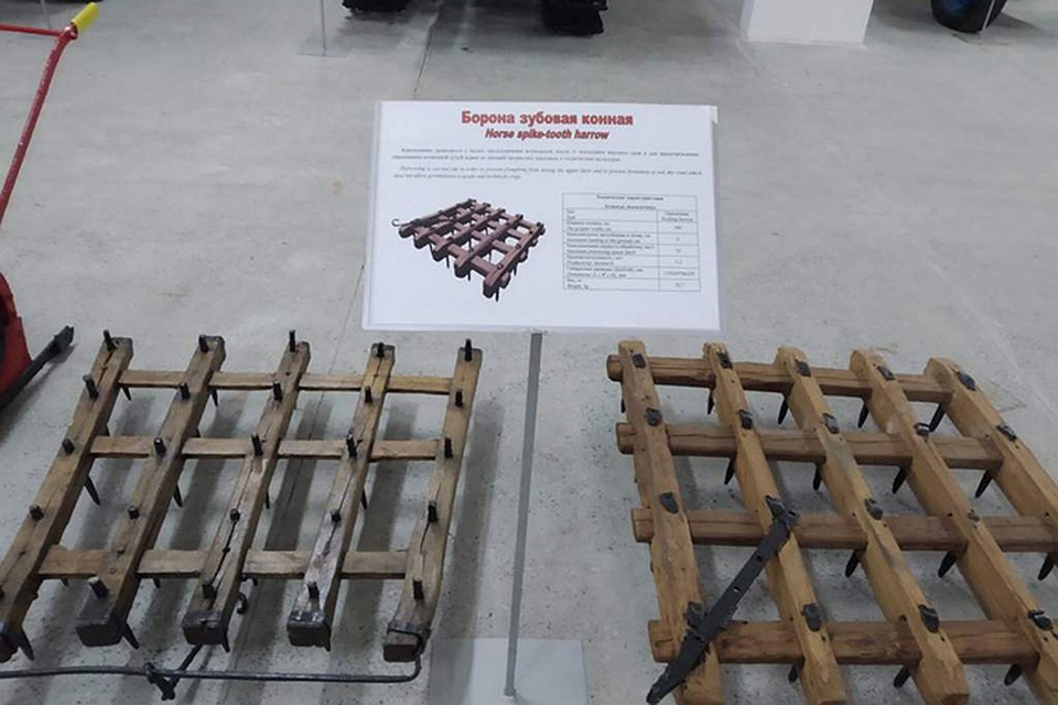 В Жировичах показывают старую сельхозтехнику. Фото: "Гродненская правда".