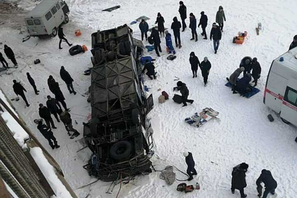 Прокуратура Забайкальского края начала проверку после падения автобуса с моста