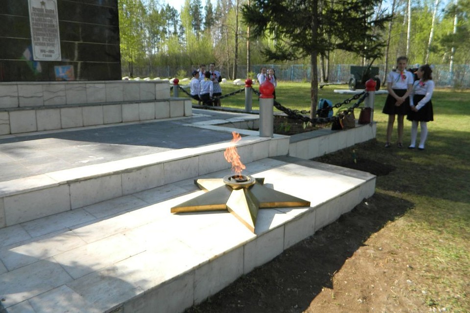 Вечный огонь в селе Шафраново. Фото: Наиль ДАВЛЕТОВ.