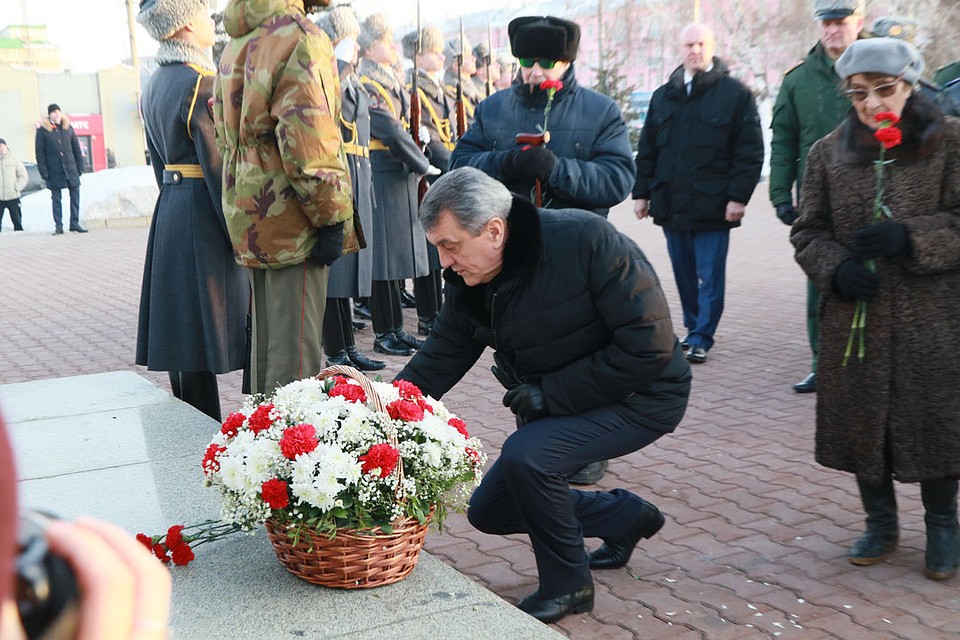 Сергей Меняйло возложил цветы на Мемориале Славы в День неизвестного солдата Фото: Олег УКЛАДОВ