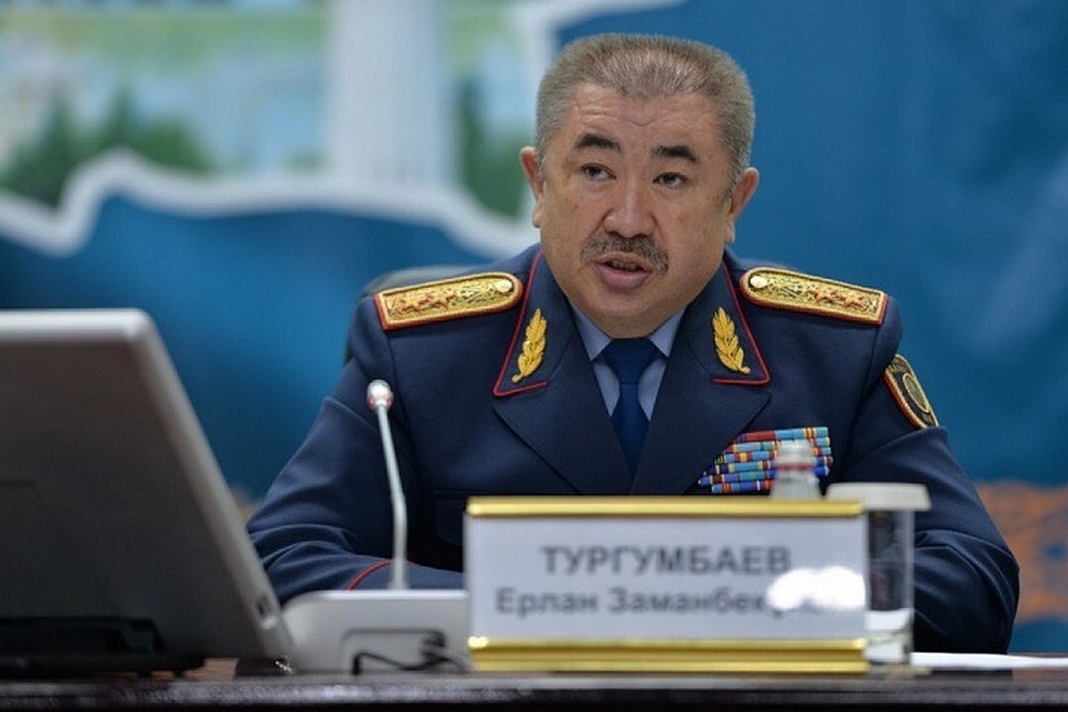 Просто за элементарные уголовные дела приходиться мне краснеть и потеть, нервничать, выслушивать необоснованно. Даже сказали, что я похудел. Это не комплимент. Я страшно выгляжу.