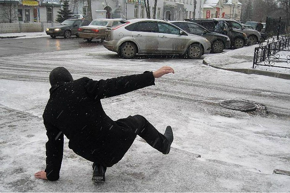 Аккуратность на льду попросили соблюдать ростовчан