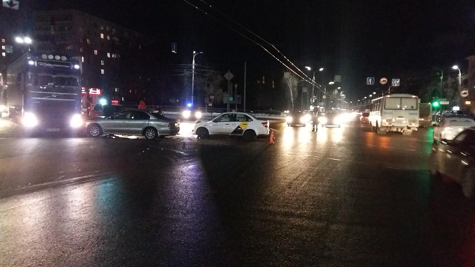В Орле водитель «Мицубиси» устроил тройное ДТП. Фото: УГИБДД УМВД России по Орловской области
