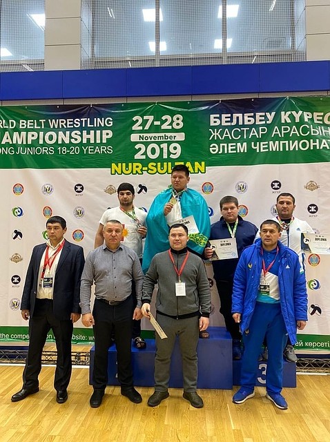 Спортсмен выступал в весовой категории выше 100 кг