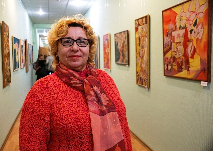 Маргарита владеет различными способами росписи ткани: