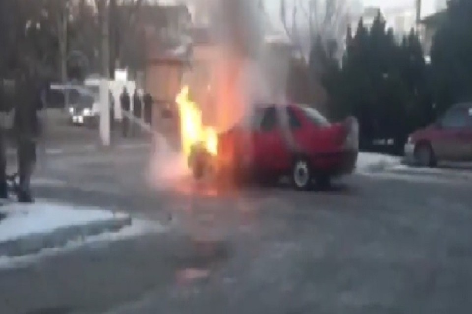 В Бельцах на ходу загорелся автомобиль. Фото: скриншот из видео
