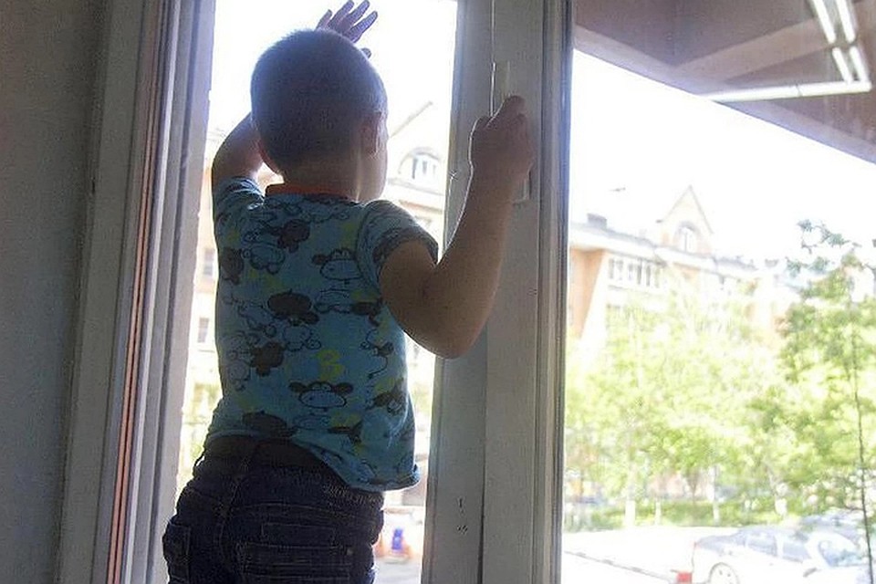 «Схватил за горло и стал душить»: 10-летний мальчик вызвал полицию, пытаясь спасти собственную мать