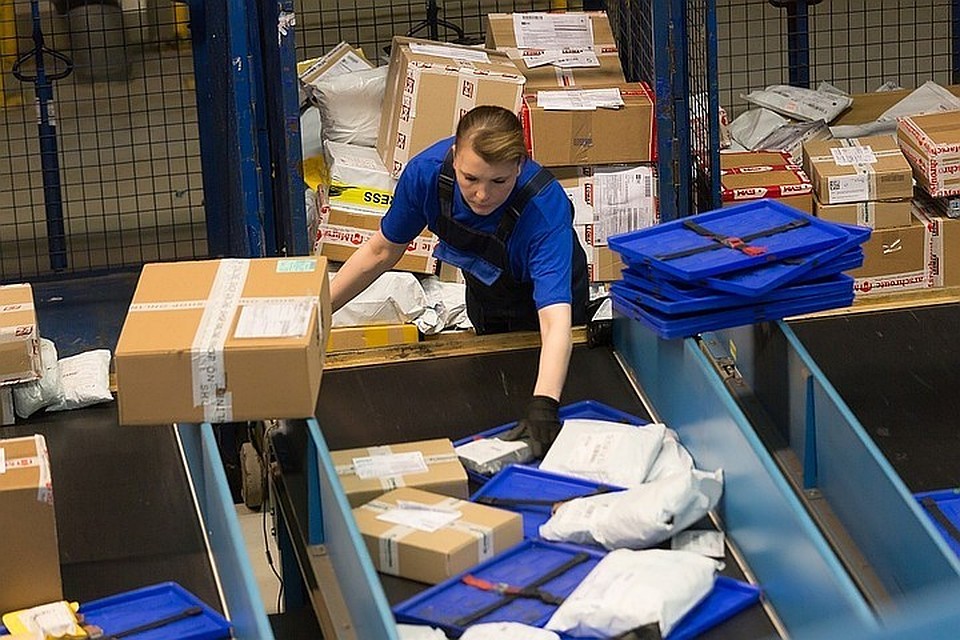 Порог беспошлинного ввоза посылки в Россию из зарубежного онлайн-магазина снизится к 1 января 2020 года до €100
