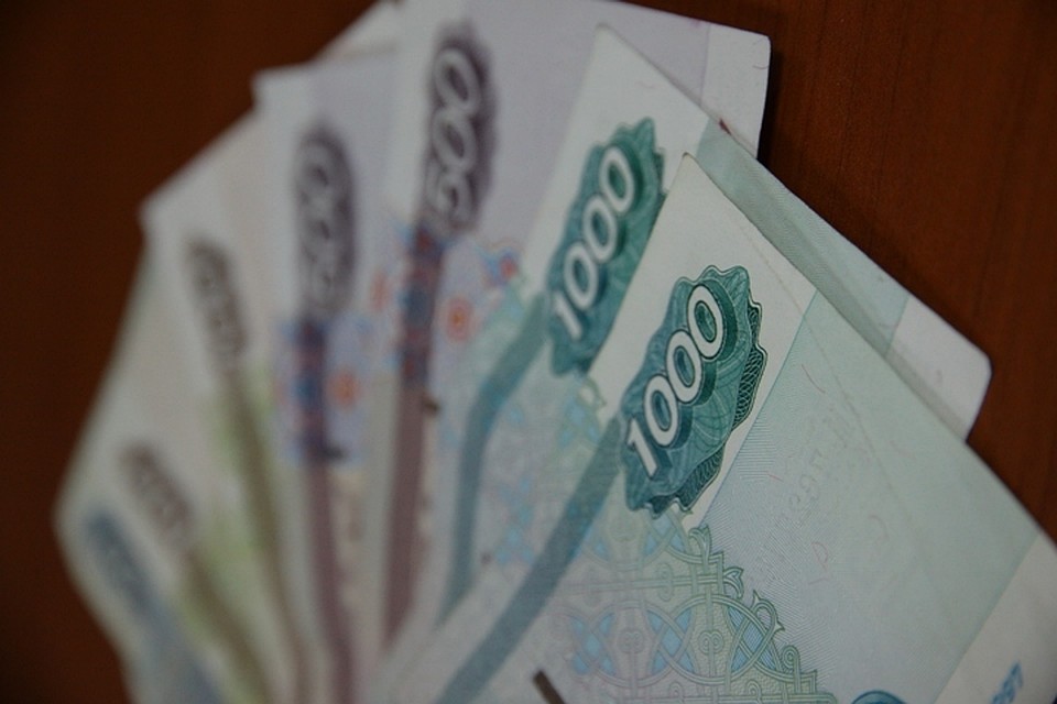 Девять тысяч за одну сигарету: сибиряк пытался подкупить полицейского, который поймал его за курением в поезде.