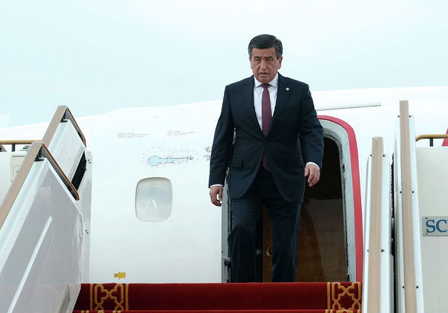Сооронбай Жээнбеков летает на Ту-154М 1993 года выпуска.